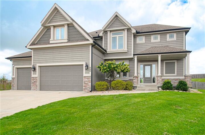 Property Photo:  400 Yolanda Circle  MO 64060 