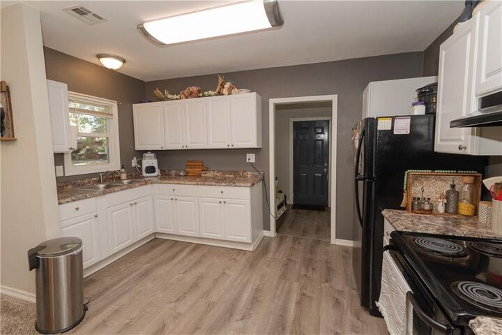 Property Photo:  729 N Neosho Street  KS 67335 