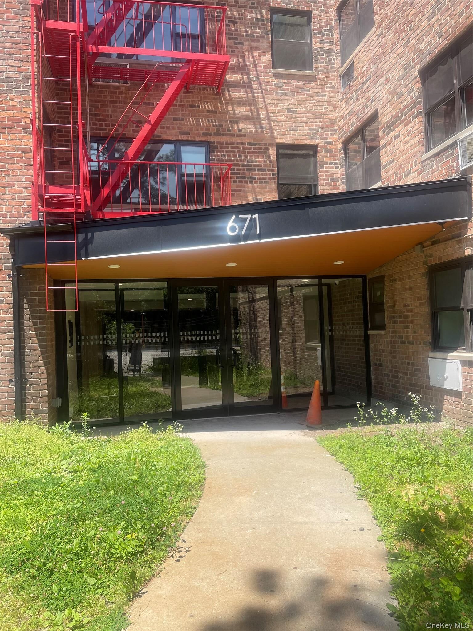 Property Photo:  671 Bronx River Road 4G  NY 10704 
