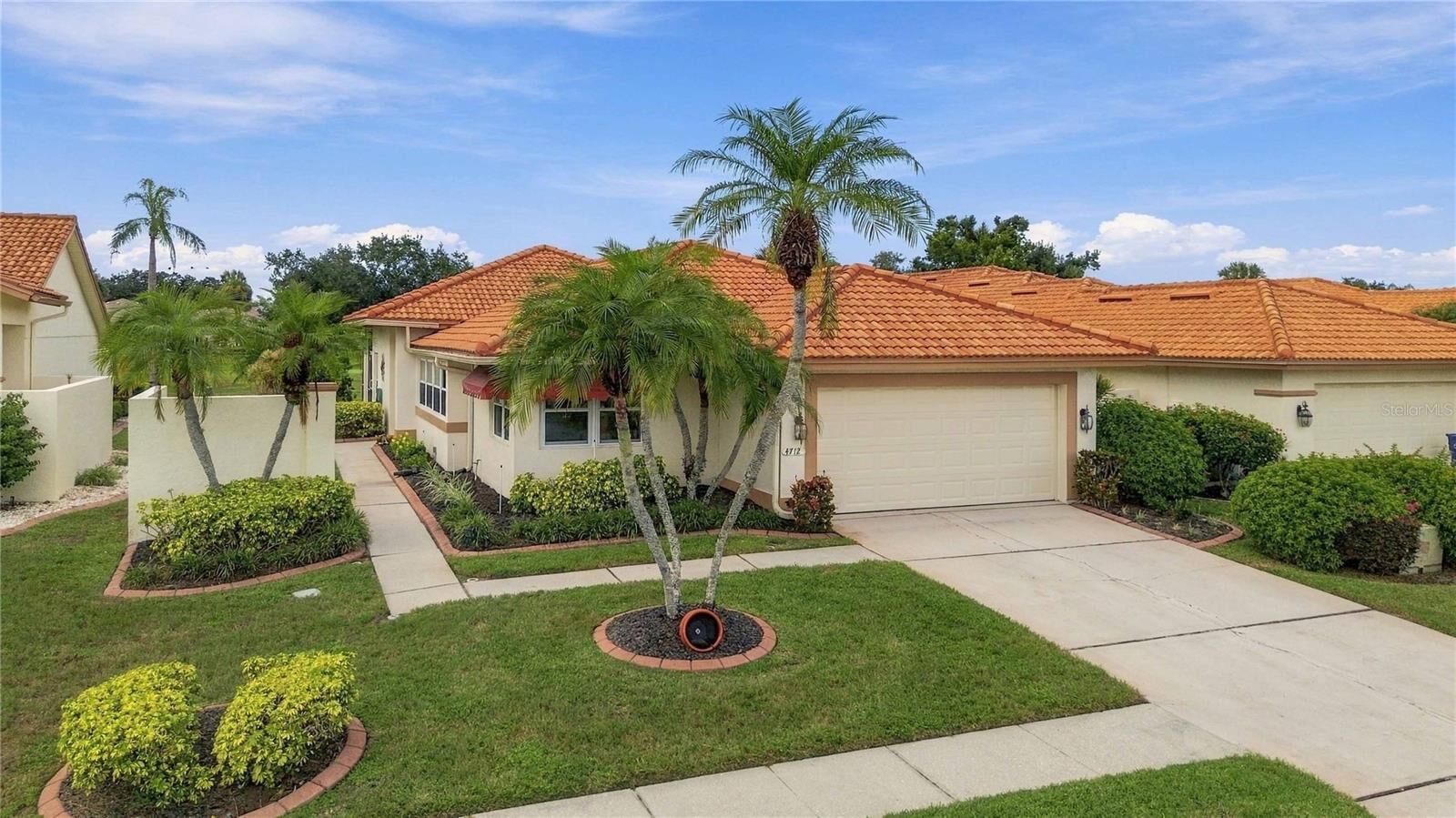 Property Photo: 4712 Peridia Boulevard E FL 34203