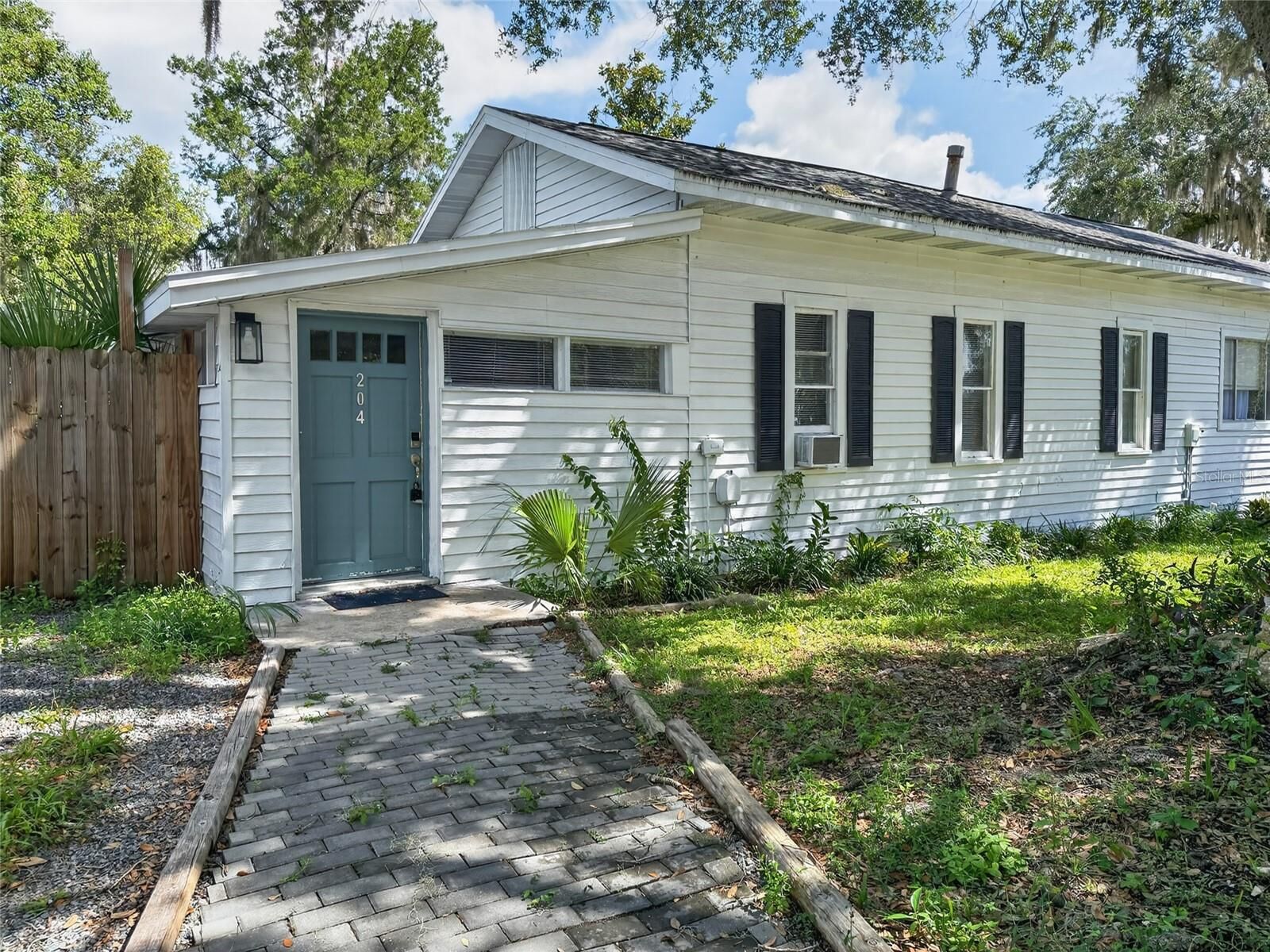 Property Photo:  325 S 2nd Street  FL 34748 