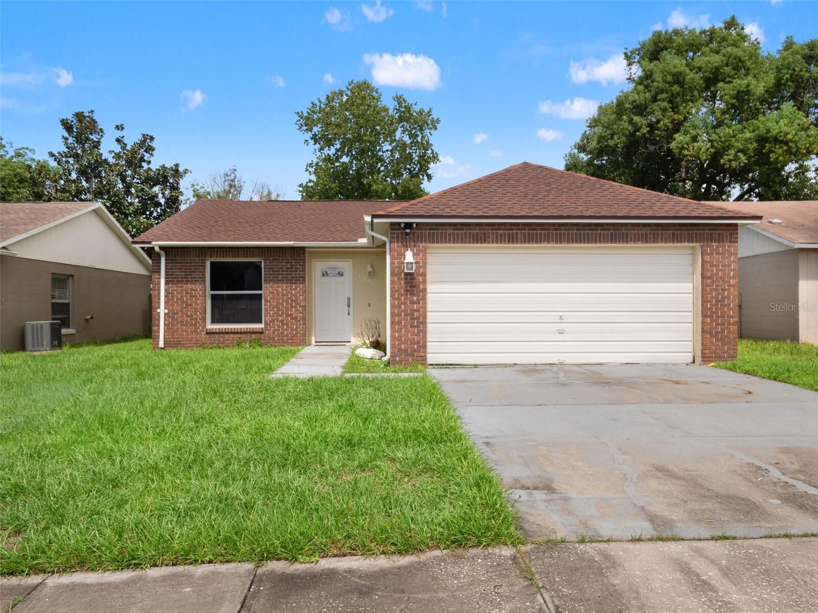 Property Photo:  8937 Valencia Gardens Drive  FL 32825 