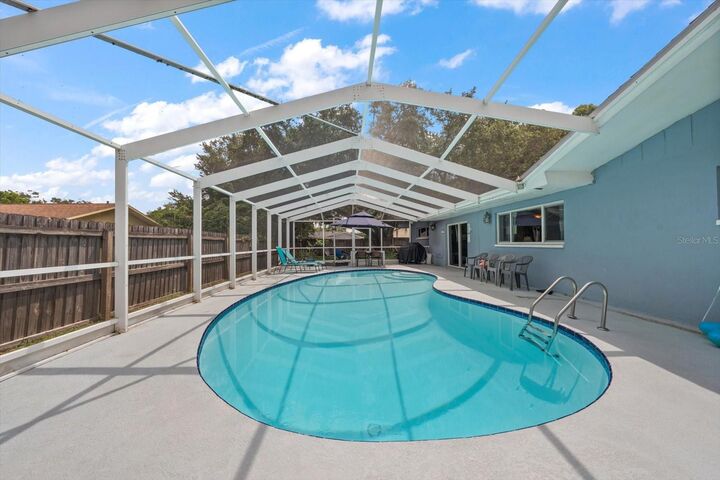 Property Photo: 1 Maplewood Avenue FL 33765