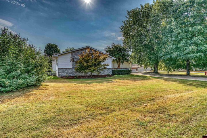 Property Photo:  601 Lawrence Street  AR 72653 