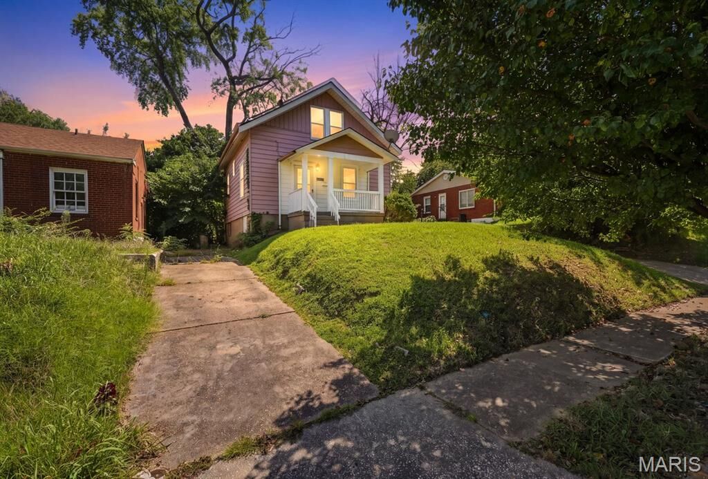 Property Photo: 3726 Avondale Avenue MO 63121