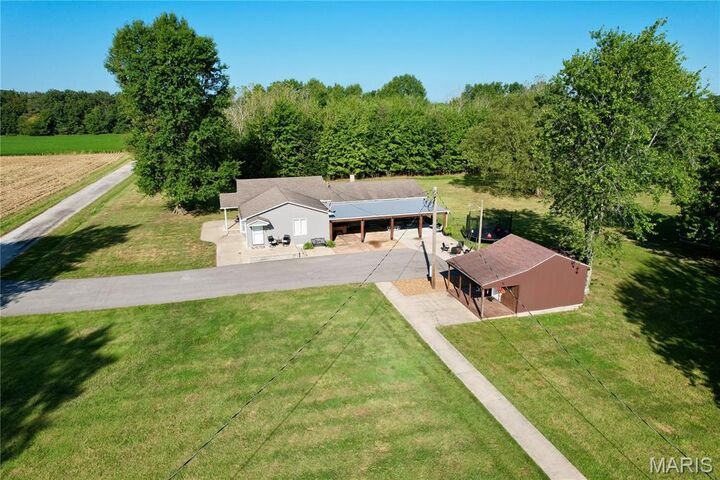 Property Photo:  5823 McDaneld Road  IL 62853 