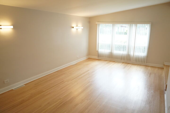 Property Photo:  54 Fernwood Drive  IL 60025 