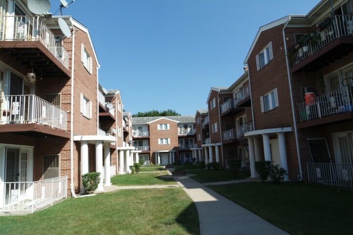 Property Photo:  4120 Williamsburg Court 302  IL 60025 