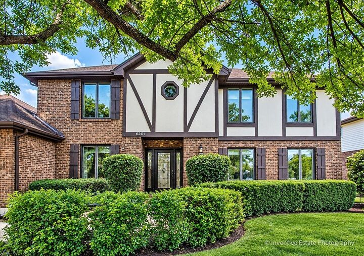 Property Photo:  6201 Sleepy Hollow Lane  IL 60532 