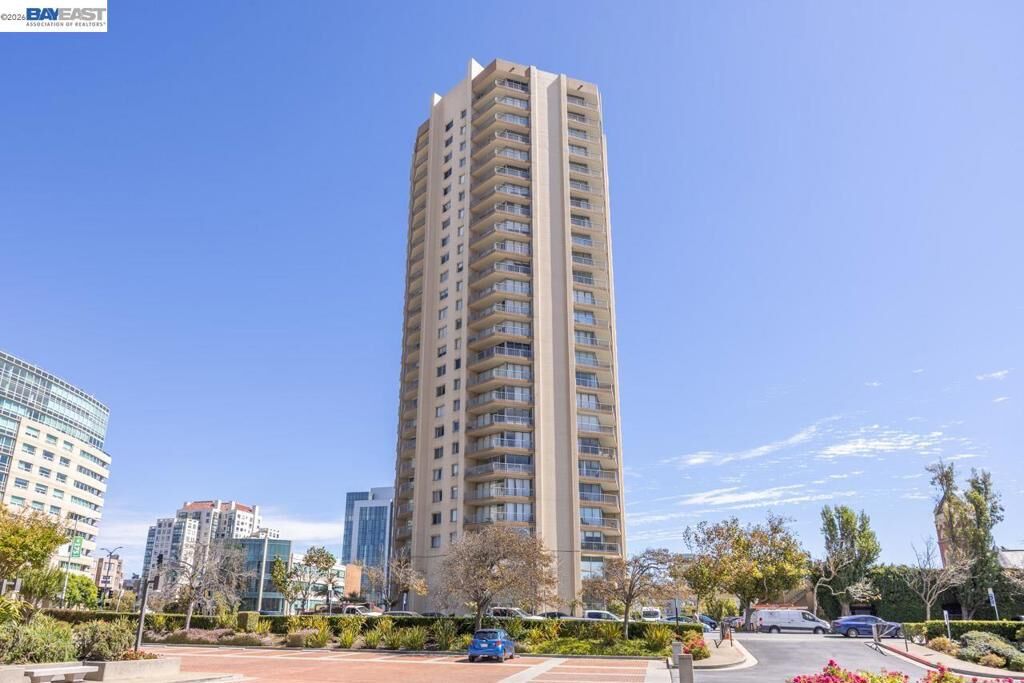 Property Photo:  1200 Gough St 3A  CA 94109 