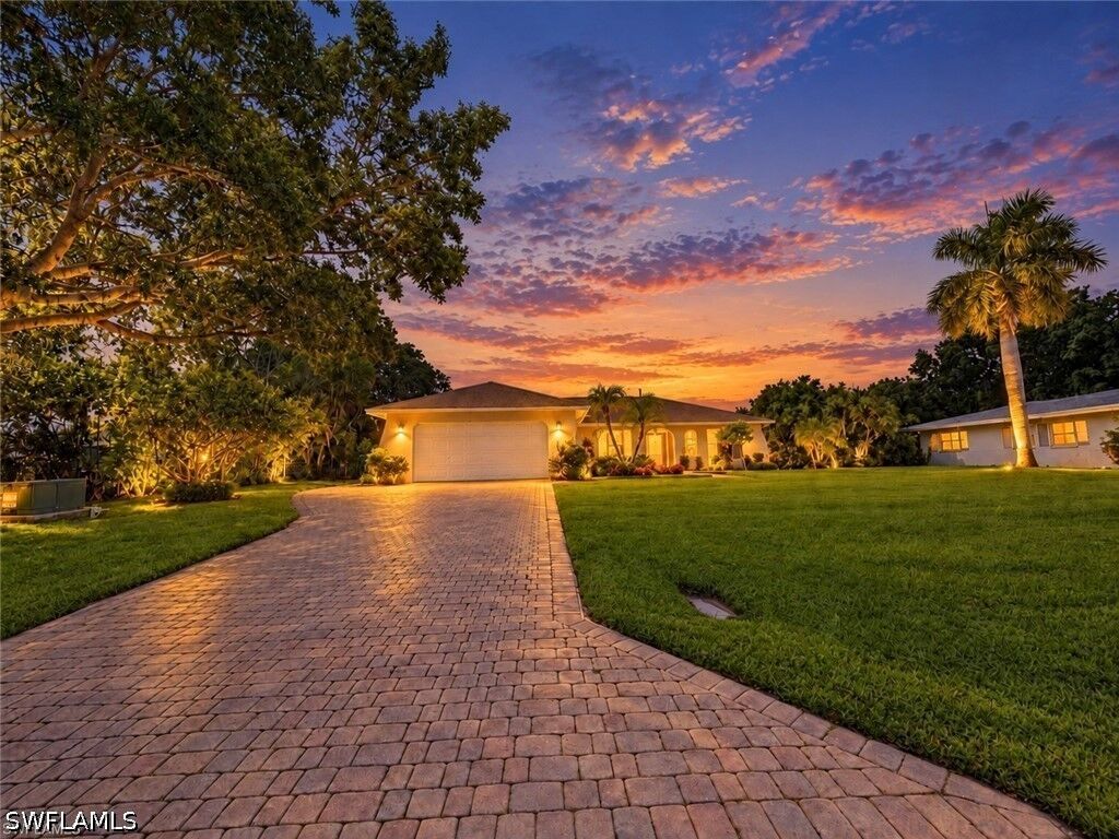 Property Photo:  1228 Lastrada Lane  FL 34103 