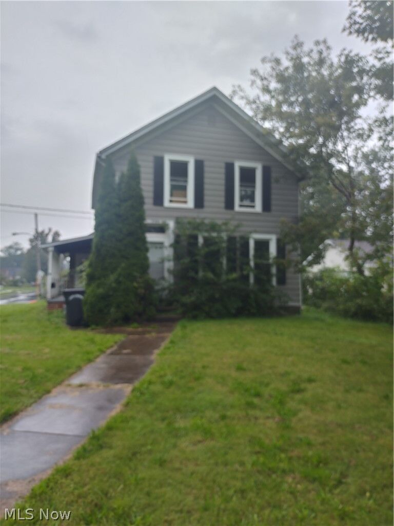Property Photo:  736 W River Road N  OH 44035 