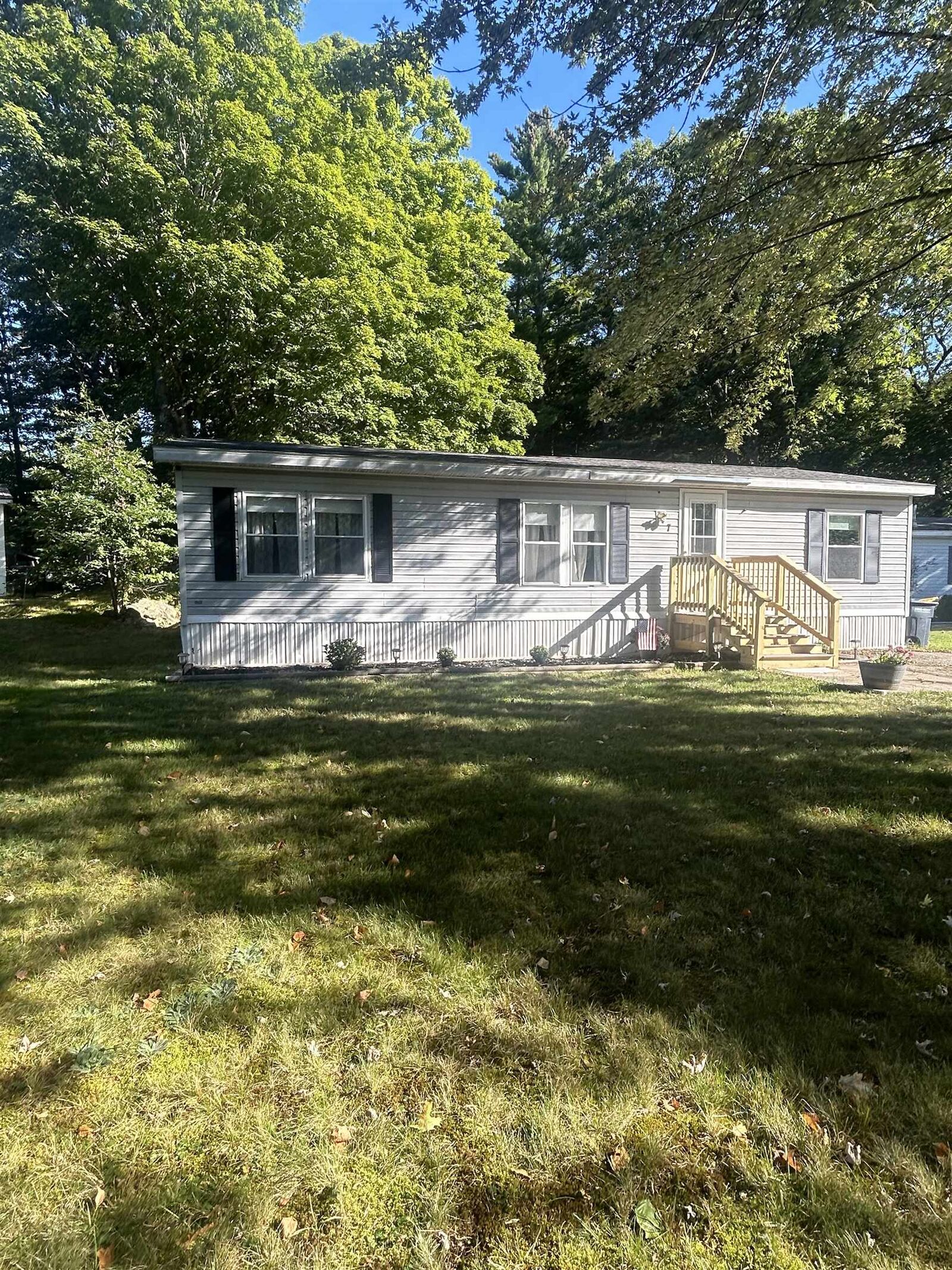 Property Photo:  7 Hemlock Drive  NH 03819 