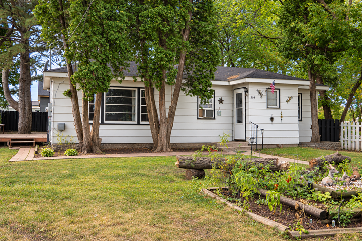 Property Photo: 308 Roosevelt Street MN 56308