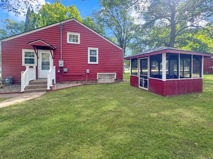 Property Photo:  800 6th Street  MN 56455 