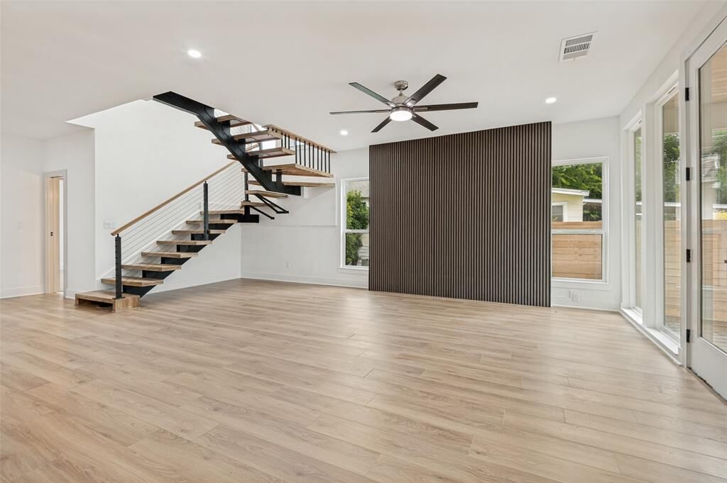 Property Photo: 514 S Marlborough Avenue TX 75208