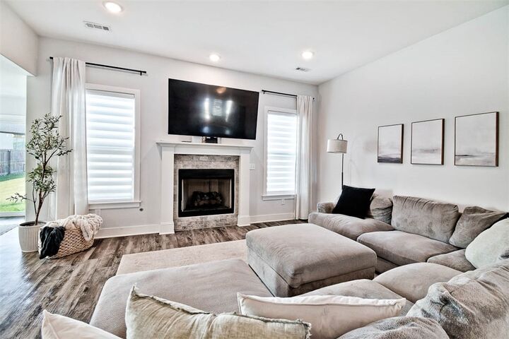 Property Photo: 330 W Taverner Xing AR 72730