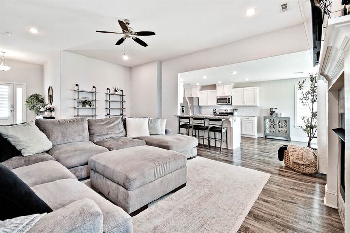 Property Photo:  330 W Taverner Xing  AR 72730 