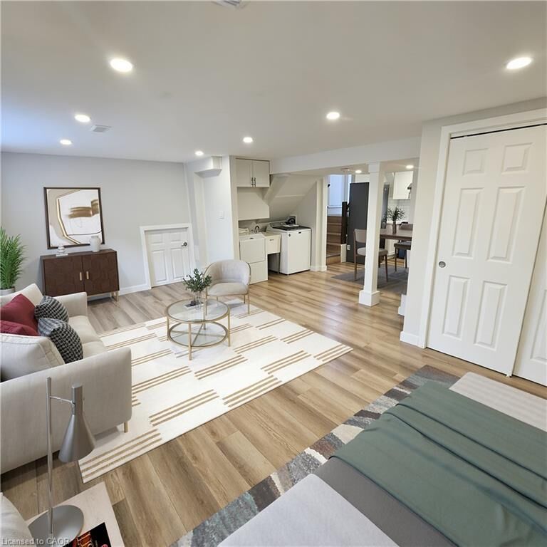 Property Photo:  425 Franklin Street N Lower  ON N2A 1Z2 