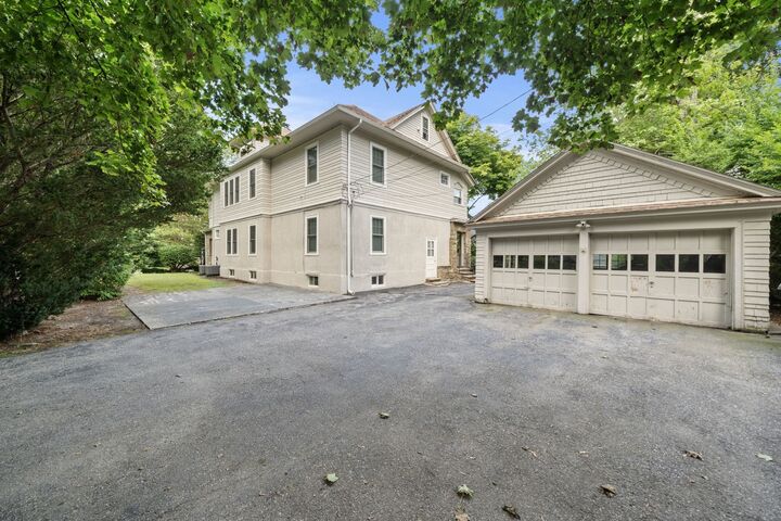 Property Photo: 11 Roseland Road 1 MA 01609