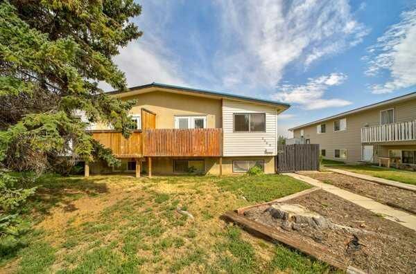 Property Photo:  2009 23 Street N  AB T1H 4K3 