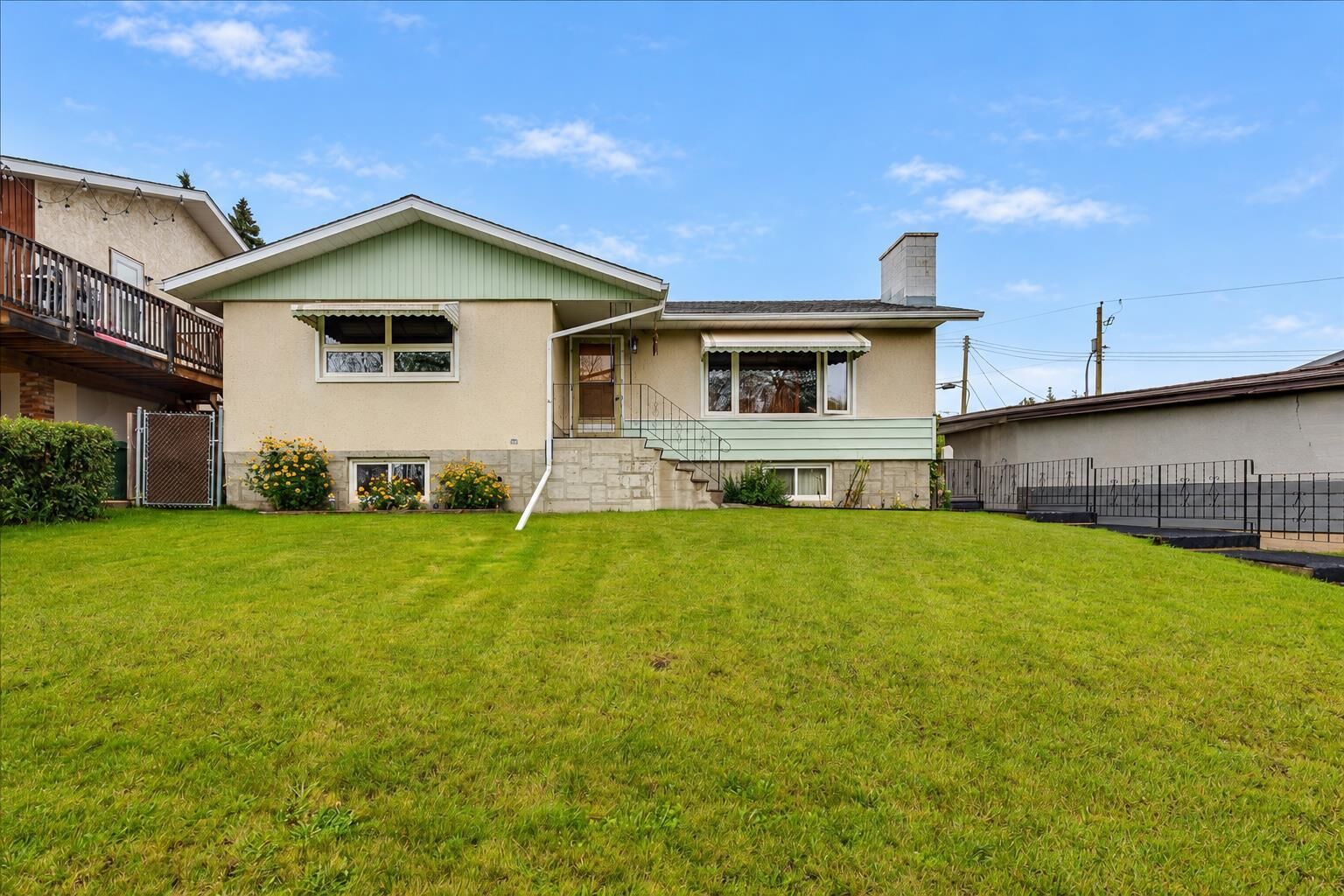 Property Photo:  5005 42A Street Close  AB T4J 1M3 