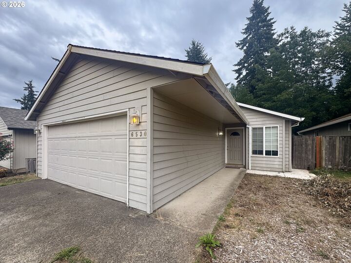 Property Photo: 6530 SE 139th Ave OR 97236