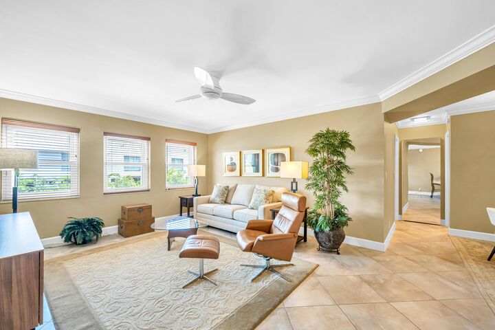 Property Photo: 615 NE 12th Avenue 301 FL 33304