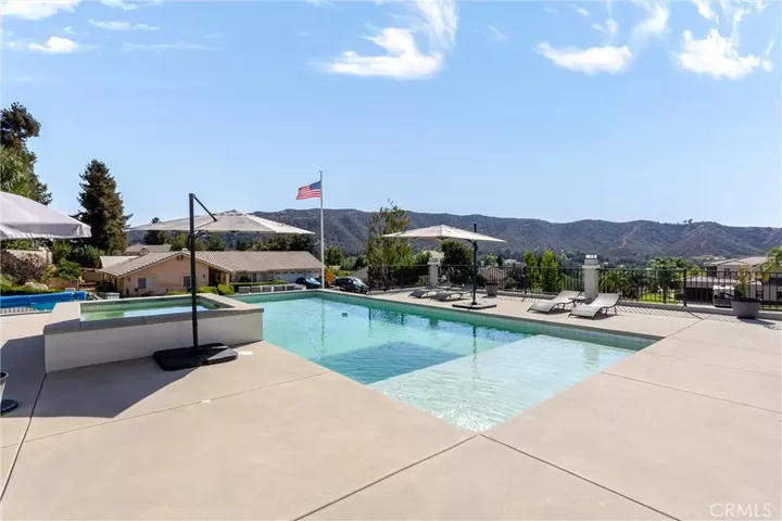 Property Photo:  13582 Oak Hill Court  CA 92399 