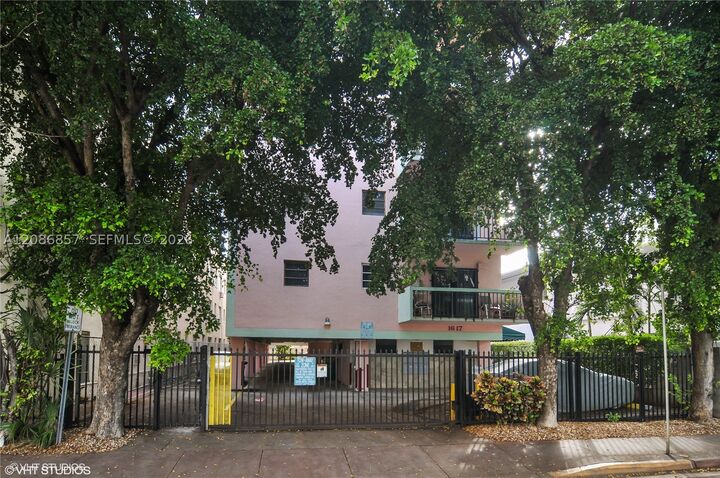 Property Photo:  1617 Jefferson Ave 404  FL 33139 