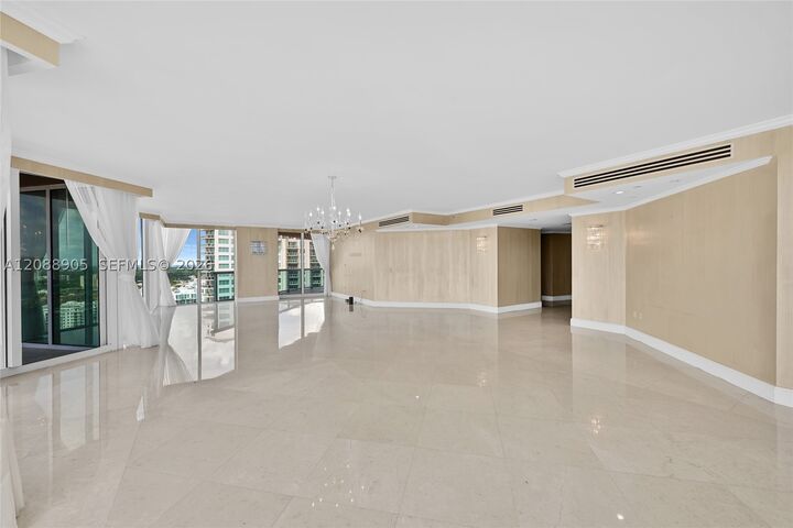 Property Photo:  3370 Hidden Bay Dr 2813  FL 33180 
