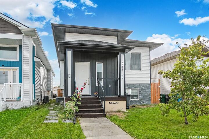 Property Photo:  327 McArthur Crescent  SK S7L 6X2 