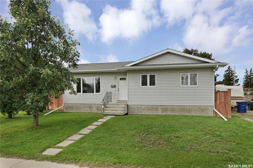 Property Photo:  42A 5th Avenue N  SK S0K 2T2 