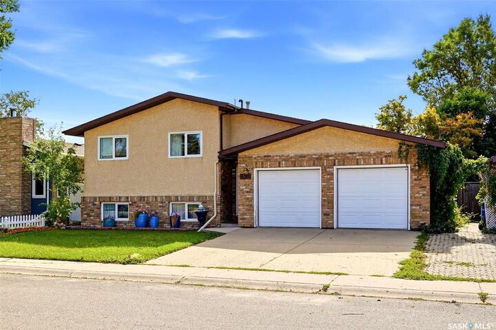 Property Photo: 2807 Howell Drive E SK S4N 6G1