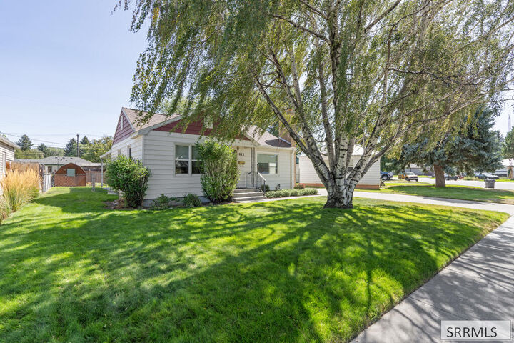 Property Photo:  822 Crestmont Avenue  ID 83402 