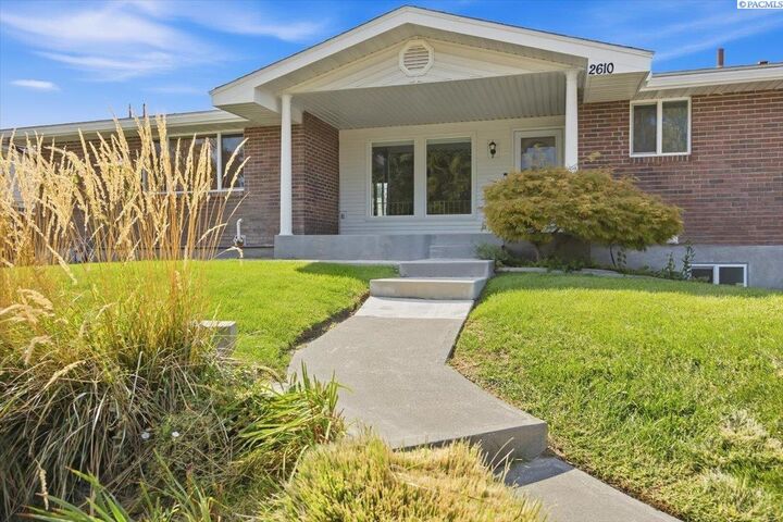 Property Photo: 2610 S Fruitland WA 99337