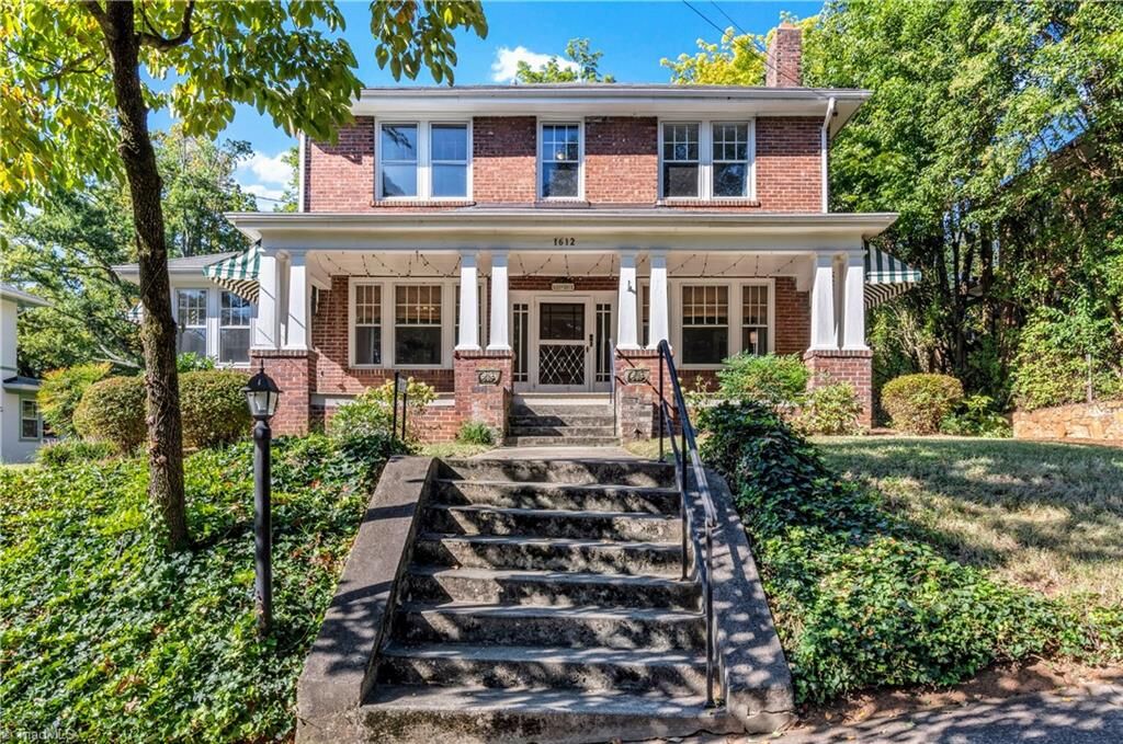 Property Photo: 1612 Lynwood Avenue NC 27104