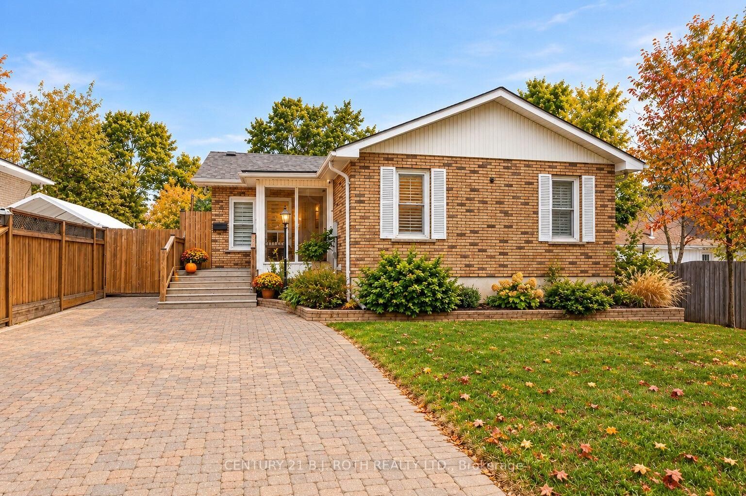 Property Photo:  7 Wesley Street  ON L4N 2A4 