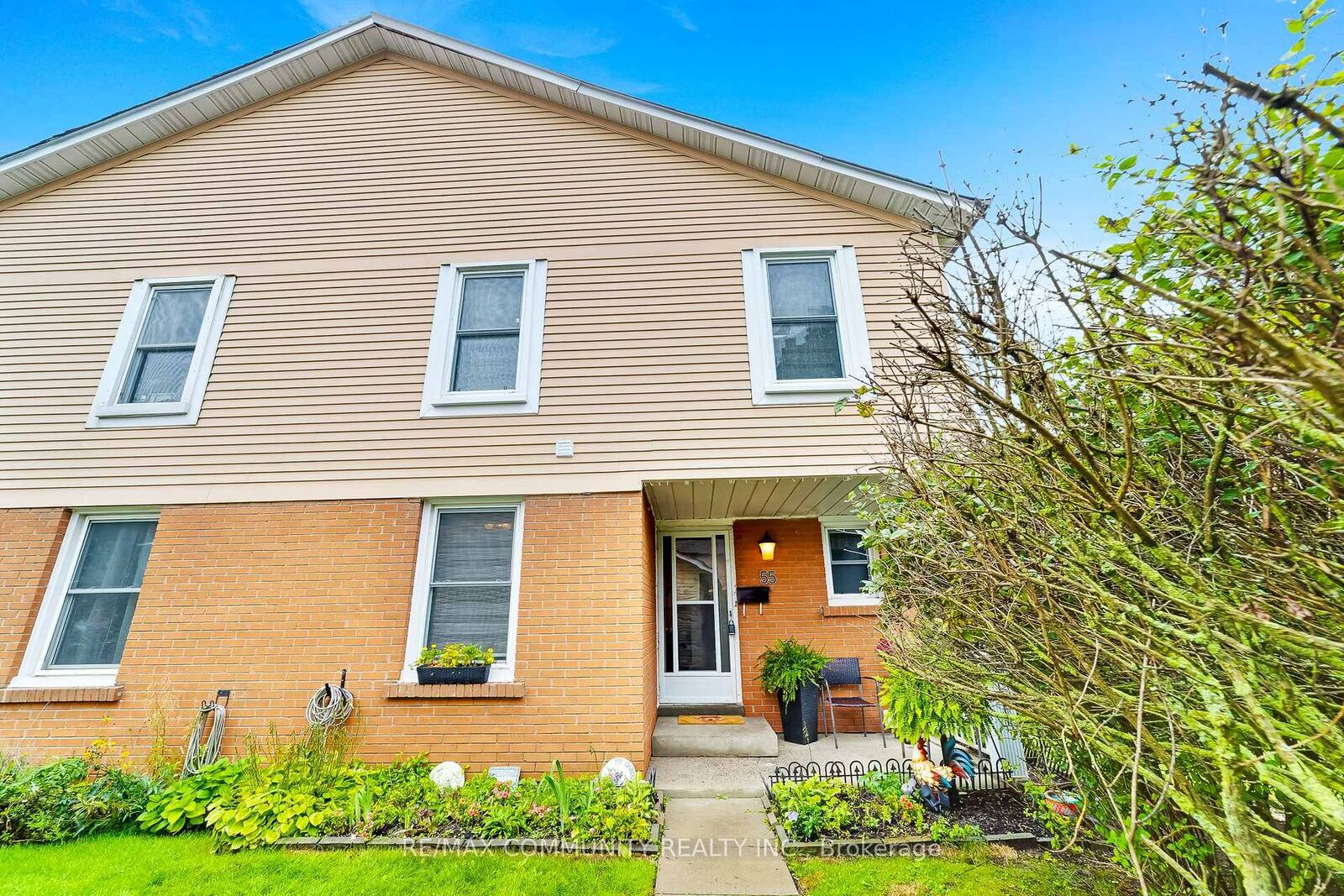 Property Photo:  1055 Central Park Boulevard N 55  ON L1G 7M4 