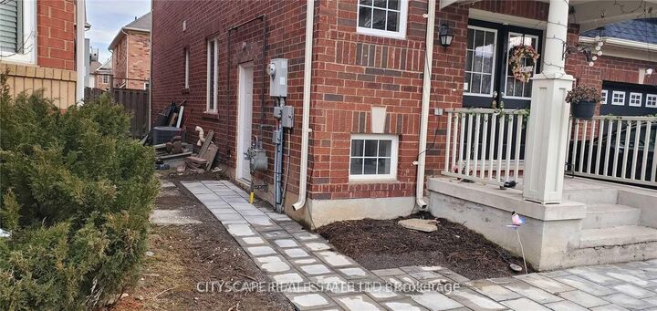 Property Photo: 274 Wise Crossing N/A W Bsmt ON L9T 0N9