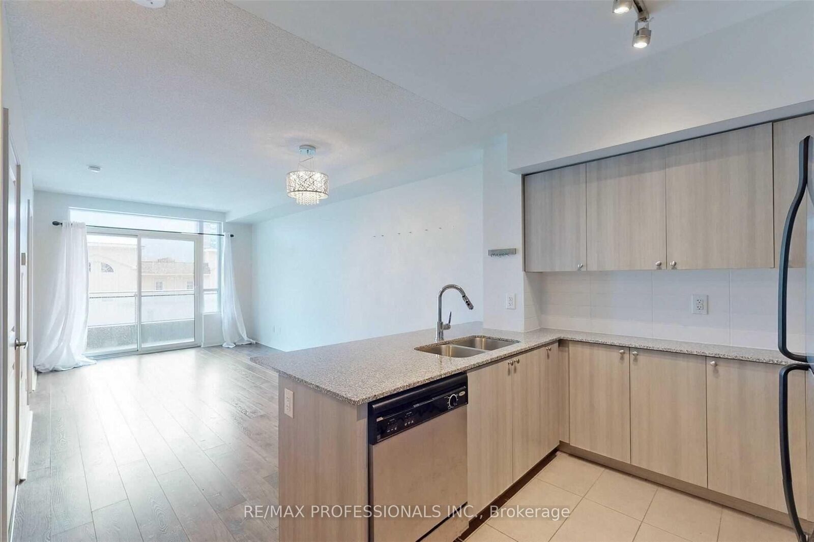 Property Photo:  1235 Bayly Street 313  ON L1W 1L7 