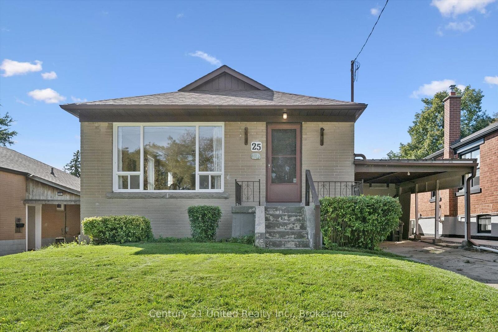 Property Photo:  25 Vankirk Road  ON M1P 1M8 