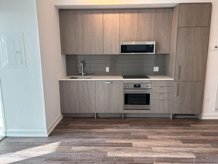 Property Photo:  250 Lawrence Avenue 715  ON M5M 1B2 