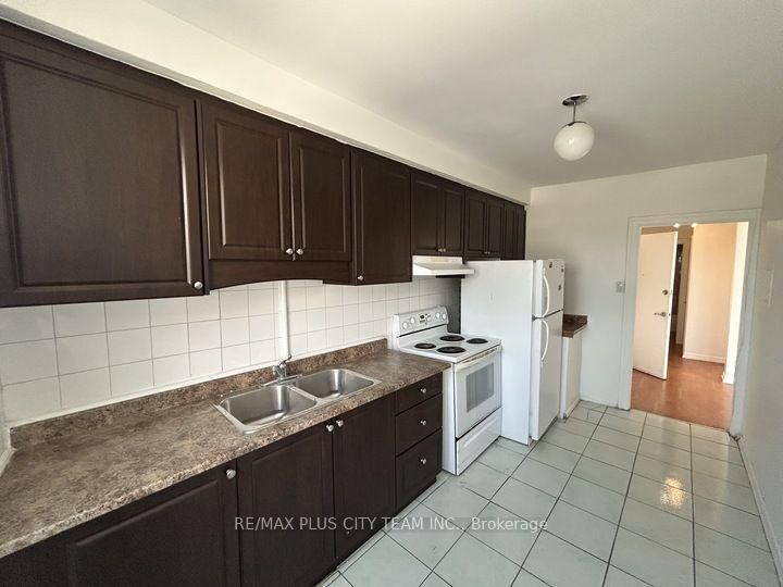 Property Photo: 3432 Bathurst Street 1 ON M6A 2C2