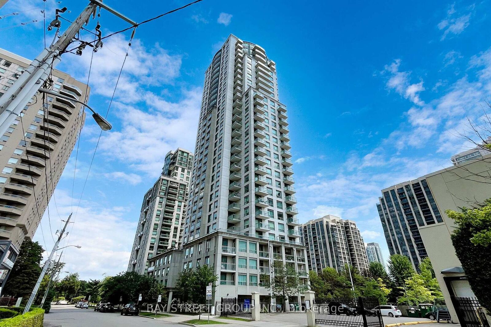 Property Photo:  21 Hillcrest Avenue 801  ON M2N 7K2 