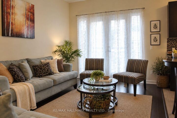 Property Photo:  539 Jarvis Street Gt9  ON M4Y 2H7 
