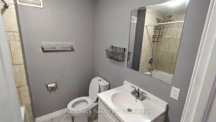 Property Photo:  26 Cundles Road E 2 (Bsmt)  ON L4M 2Z5 