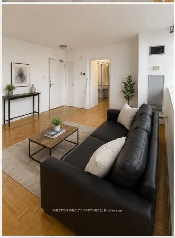 Property Photo:  171 Erskine Avenue 704  ON M4P 2L6 