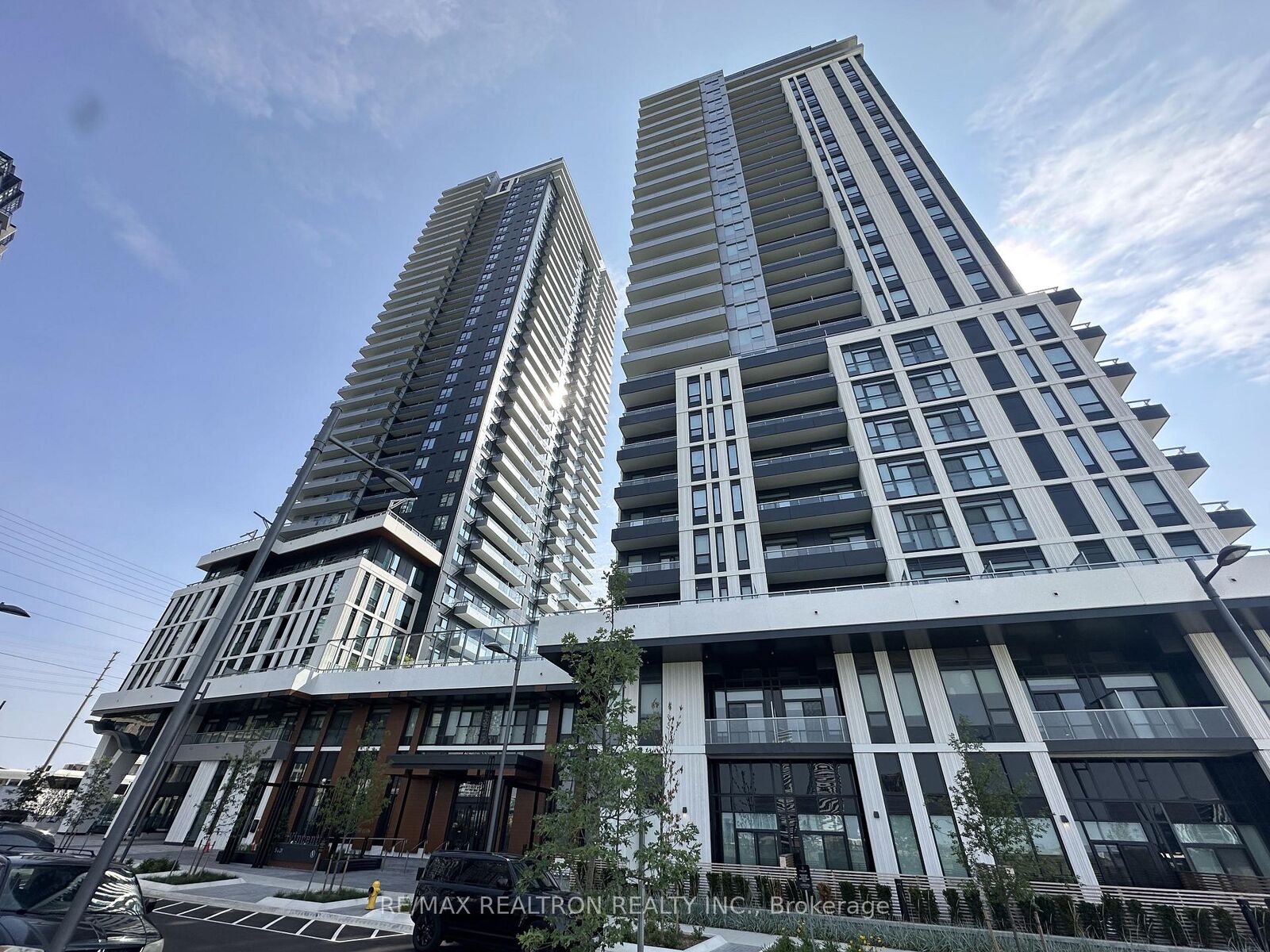 Property Photo: 5 Meadowdale Road 1612 ON L4K 0C7