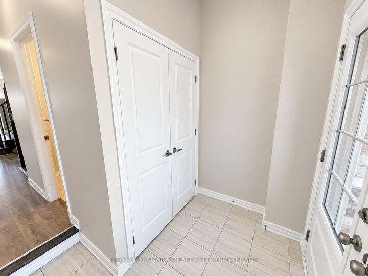 Property Photo:  109 Sapphire Way  ON L2V 0L5 